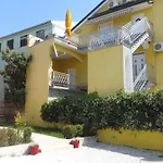 Tonka Apartman Pakostane