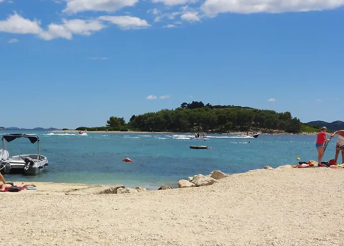 Tonka Пакоштане