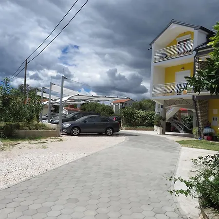 Tonka * Pakoštane